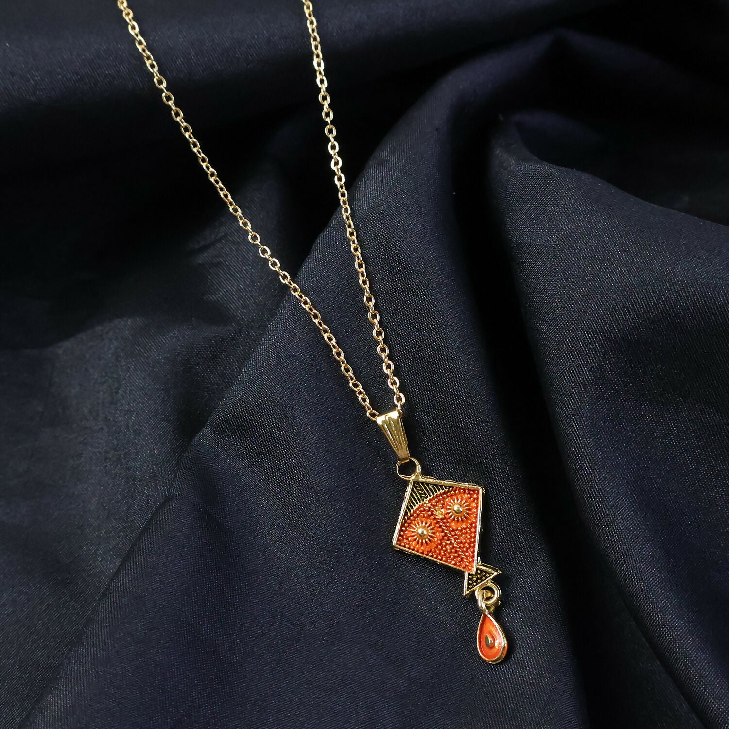 Traditional Kite Shape Pendant Necklace with Chain for Women