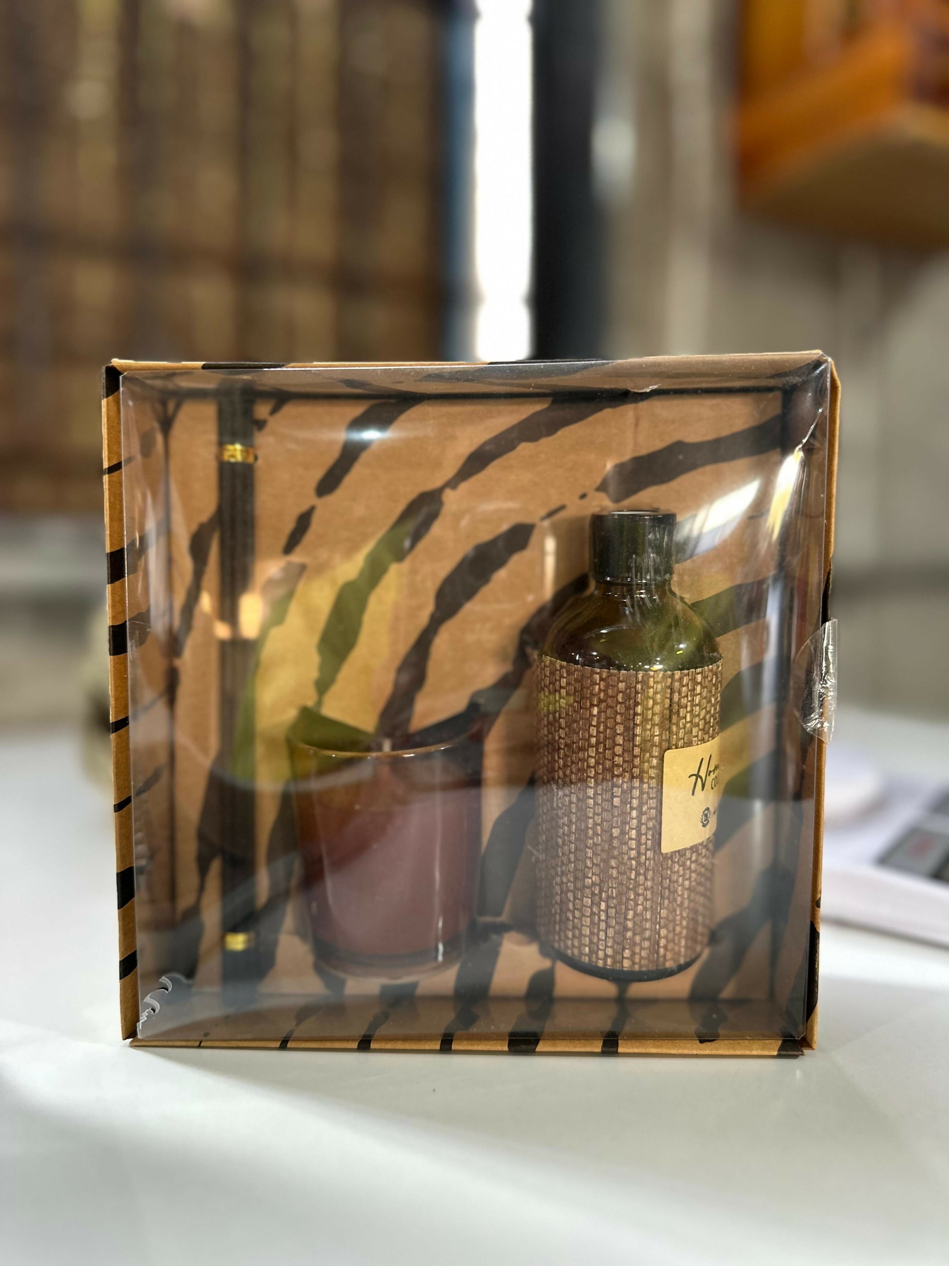 Luxury Sandalwood Scented Candle & Diffuser Gift Set – Home Collection Premium Aromatherapy Combo with Decorative Box | Relaxing Home Fragrance Set for Living Room, Bedroom & Gifting