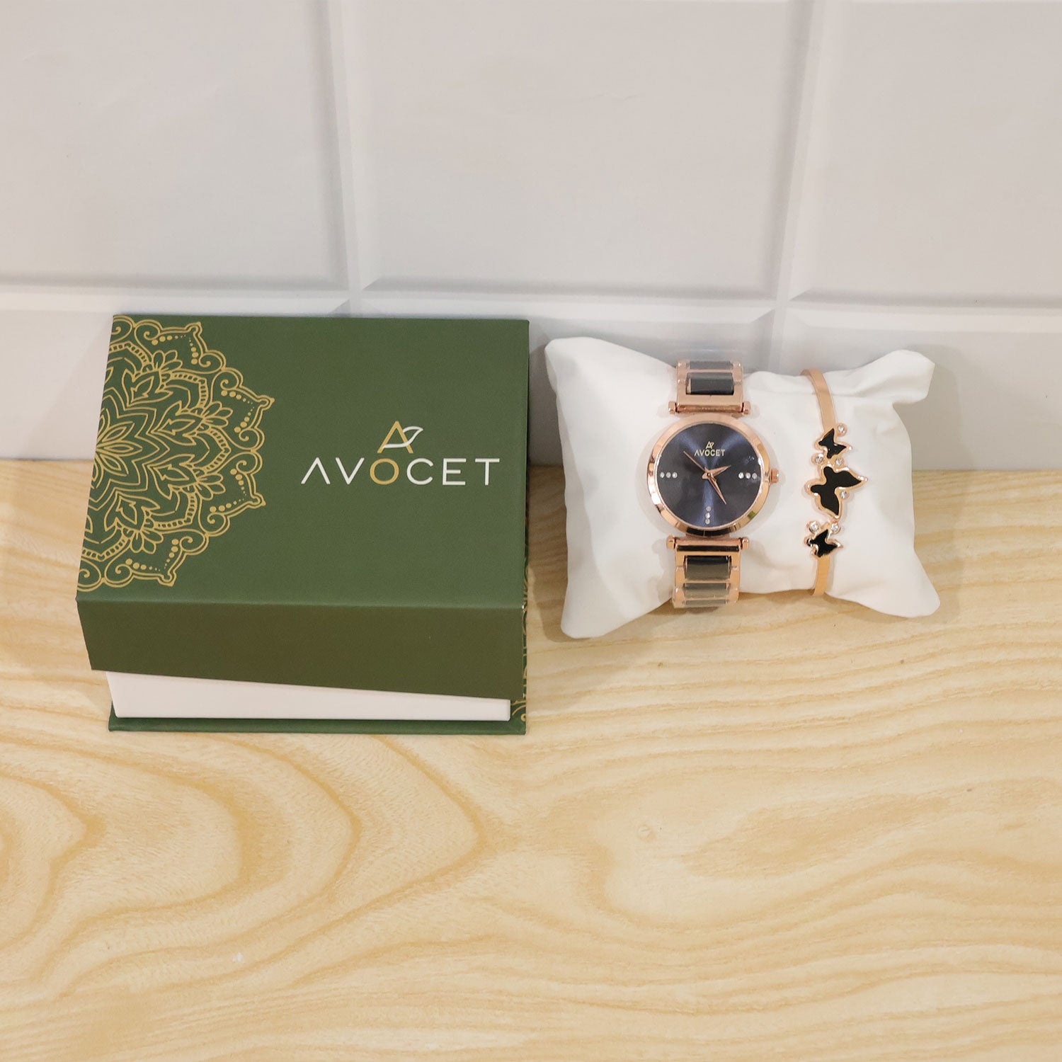 Rose Gold Round Dial Watch with Black Butterfly Shape Bracelet for Women