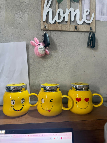 Cute Smiley Heart-Eyes Ceramic Mug with Lid & Handle | Adorable Yellow Coffee & Tea Cup for Home, Office & Gifting | Premium Glossy Finish Emoji Style Mug for Hot Beverages, Milk, Tea, Coffee & Cocoa