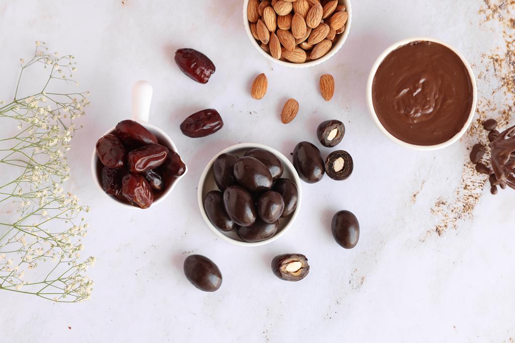 Oracle Nuts & Berry Premium Choco Almond Dates – Chocolate Coated Dates with Crunchy Almond Center(200gm)