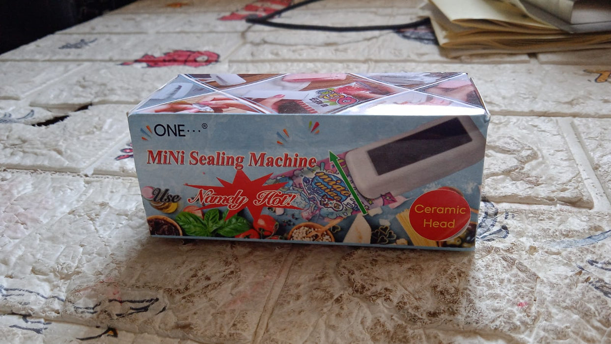 Mini Sealing Machine Plastic Bag Sealer Portable Mini Super Seal Packing Plastic Bag Tool Sealing Machine Hand Held Heat (1Pc)