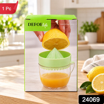 Green and clear manual citrus juicer on its box, with a lemon being squeezed, showing a "1 Pc" label.