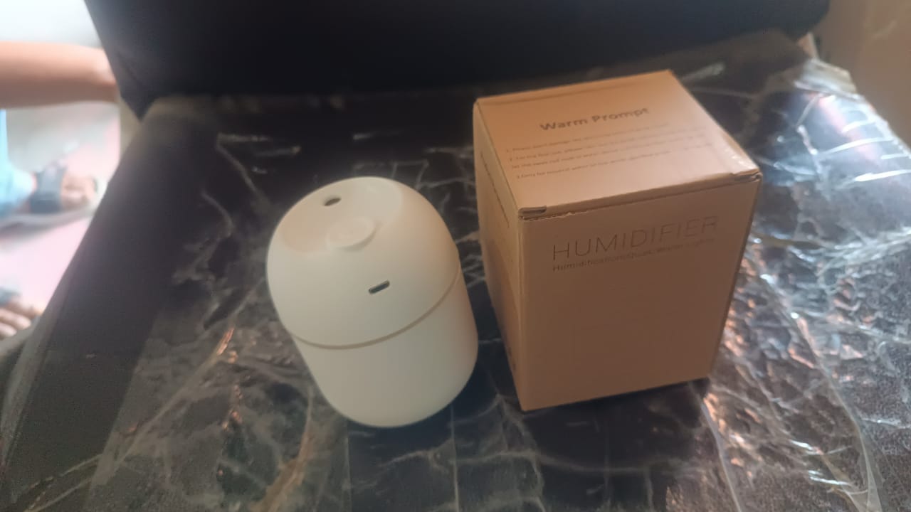 पोर्टेबल लाइटिंग मिनी ह्यूमिडिफायर, USB पर्सनल डेस्कटॉप एयर ह्यूमिडिफायर बेबी बेडरूम ट्रैवल ऑफिस होम के लिए लाइट के साथ, कूल मिस्ट ह्यूमिडिफायर, एसेंशियल ऑयल डिफ्यूज़र, कूल मिस्ट ह्यूमिडिफायर (250 ML)