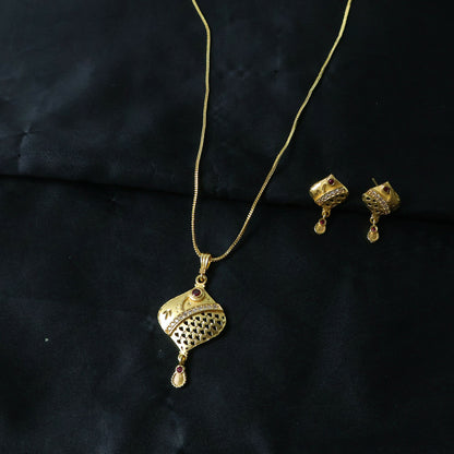 Elegant Gold Pendant and Earring Set Stylish Traditional Jewelry Set for Women