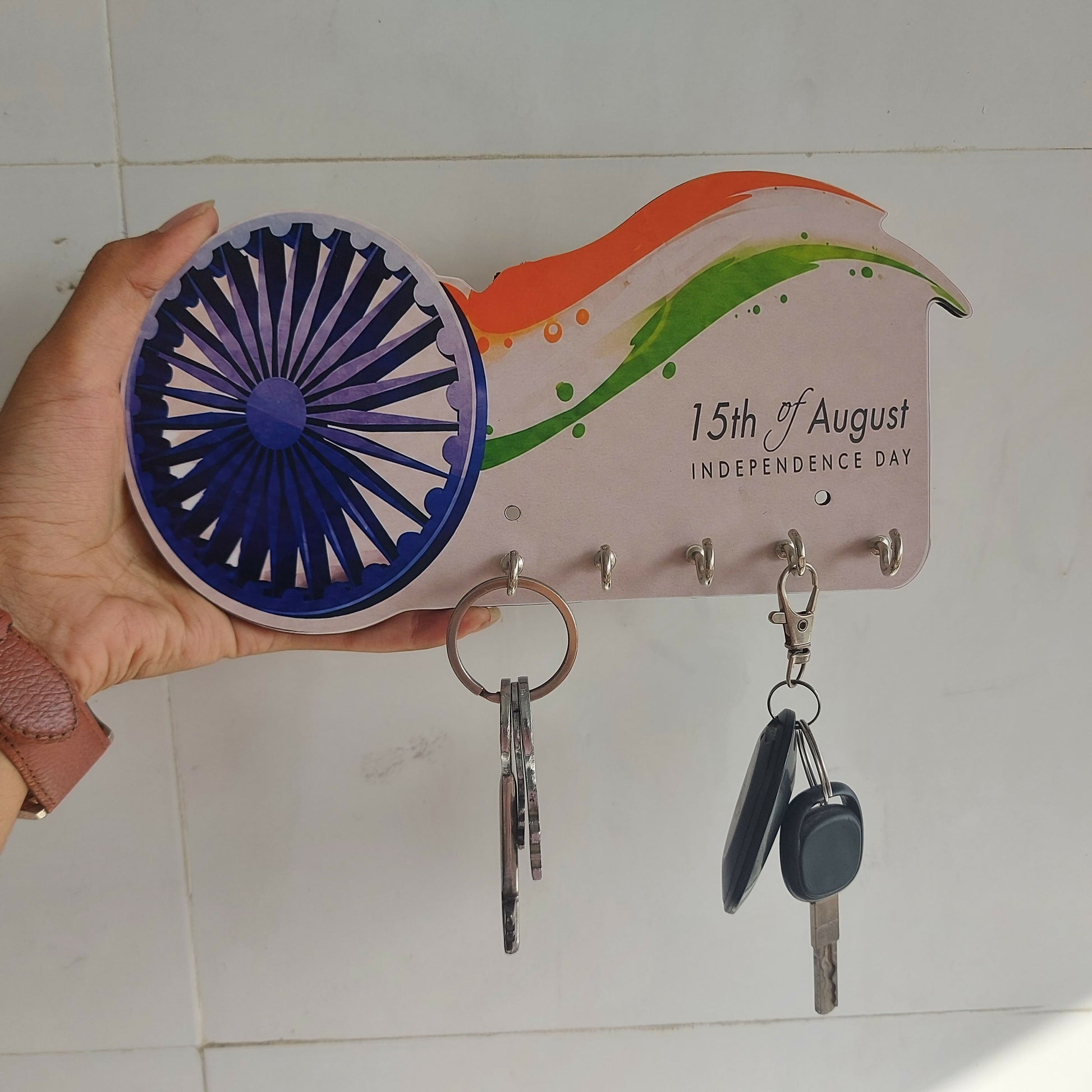 Front view of the Ashoka Chakra wooden key holder with 5 hooks