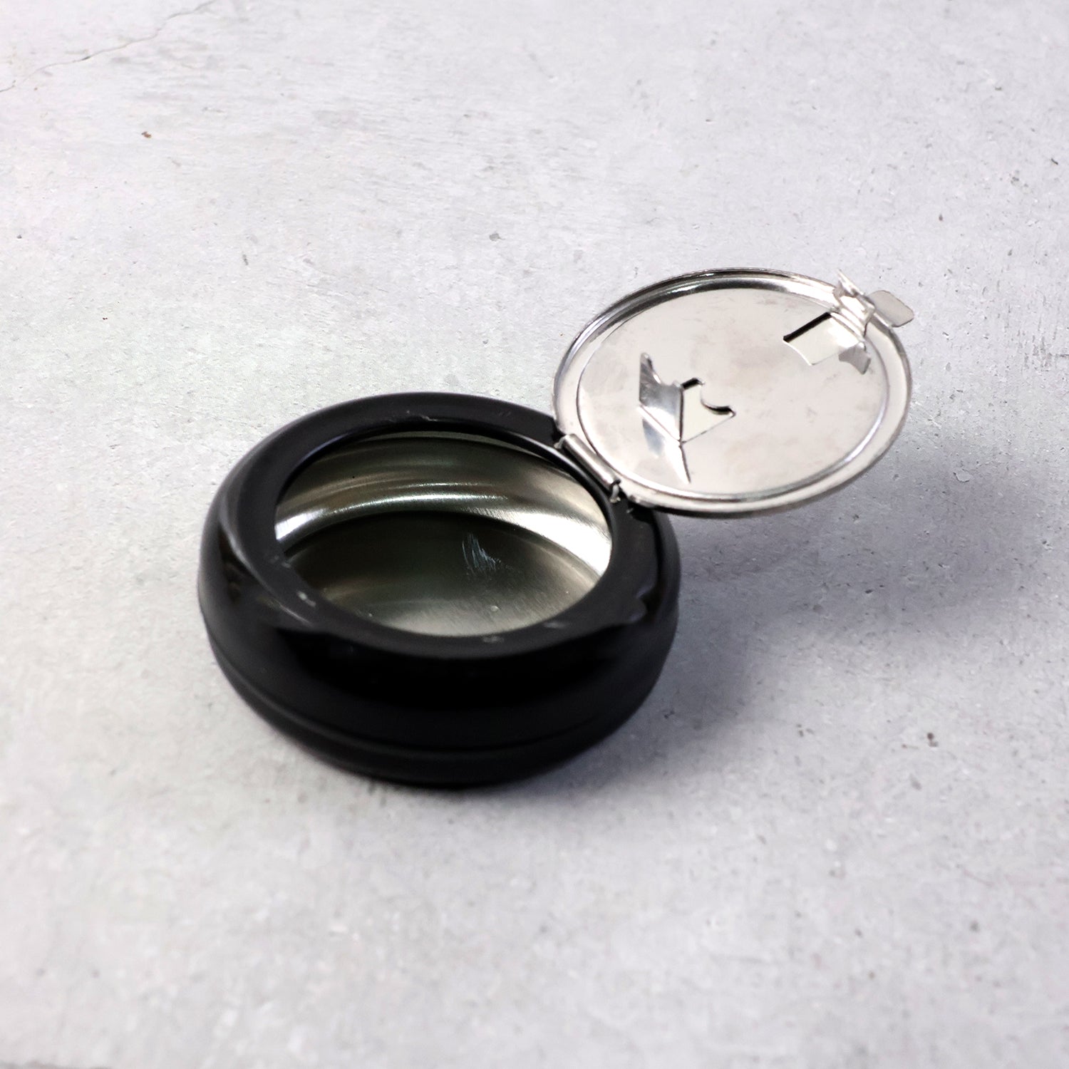 Round Smokeless Ashtray with Lid (1 Pc)