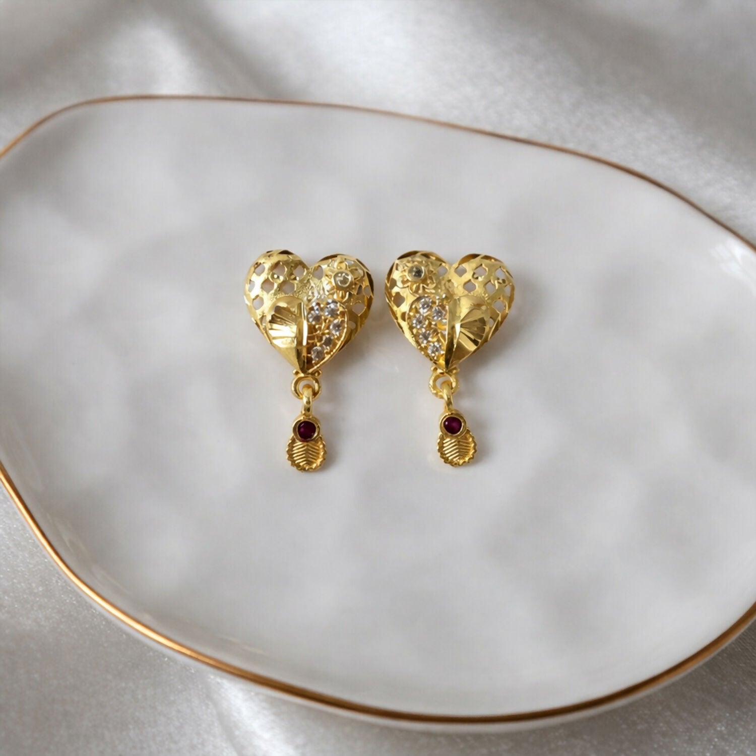 Heart Motif Gold Pendant and Earring Set Elegant Traditional Jewelry Set for Women