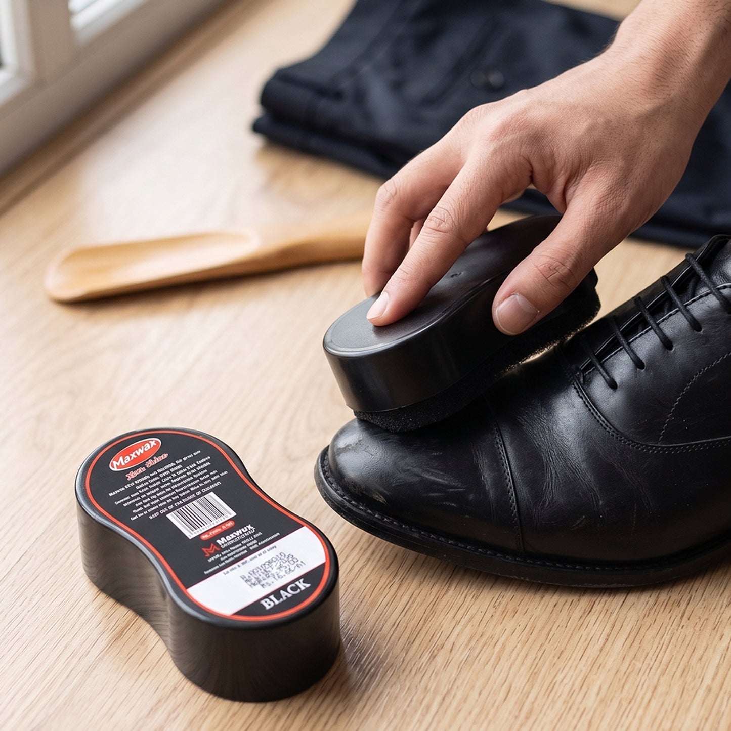 Black shine shoe polish with sponge