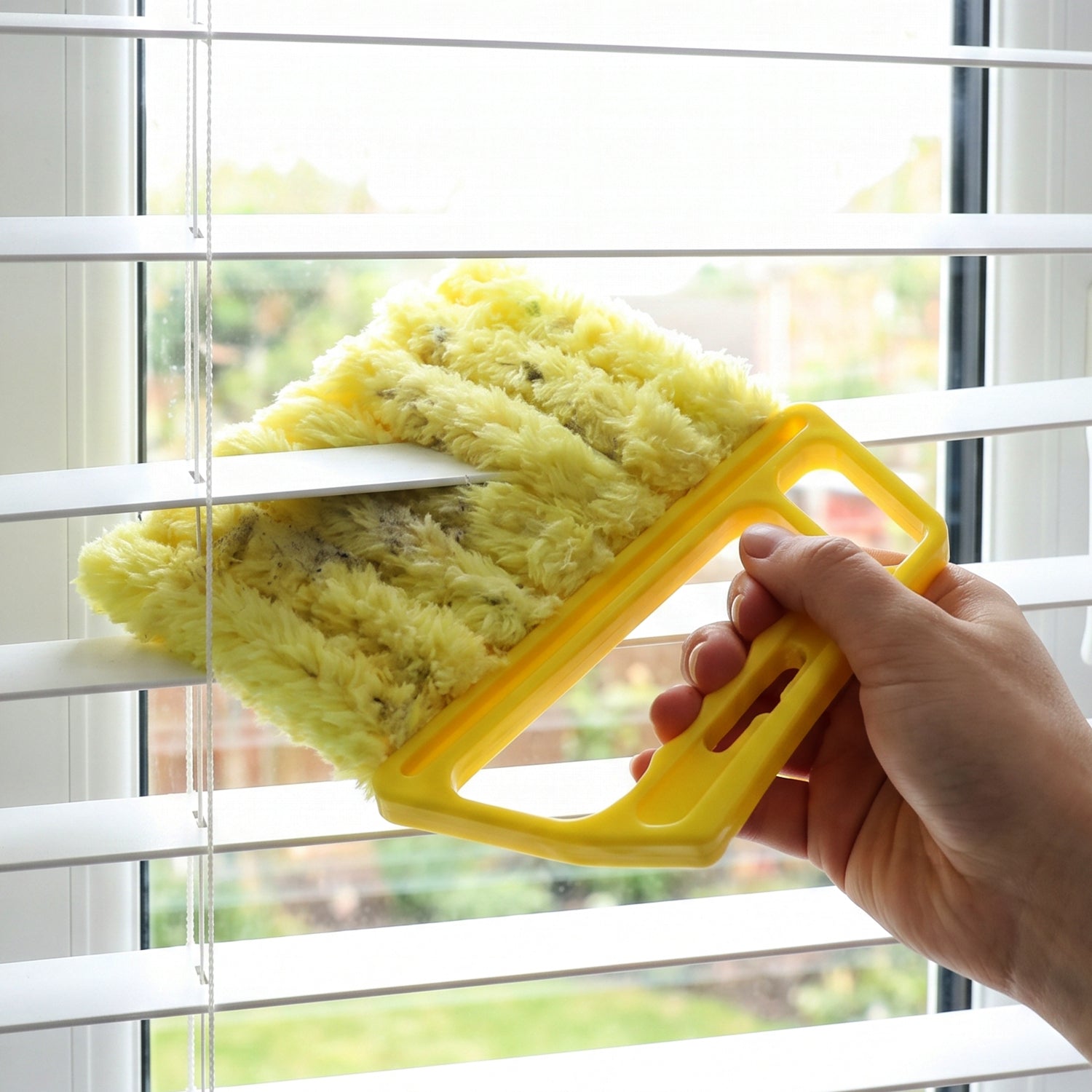 Microfiber Blind Cleaner Duster Brush for Window Blinds and AC Vents (1 Pc)