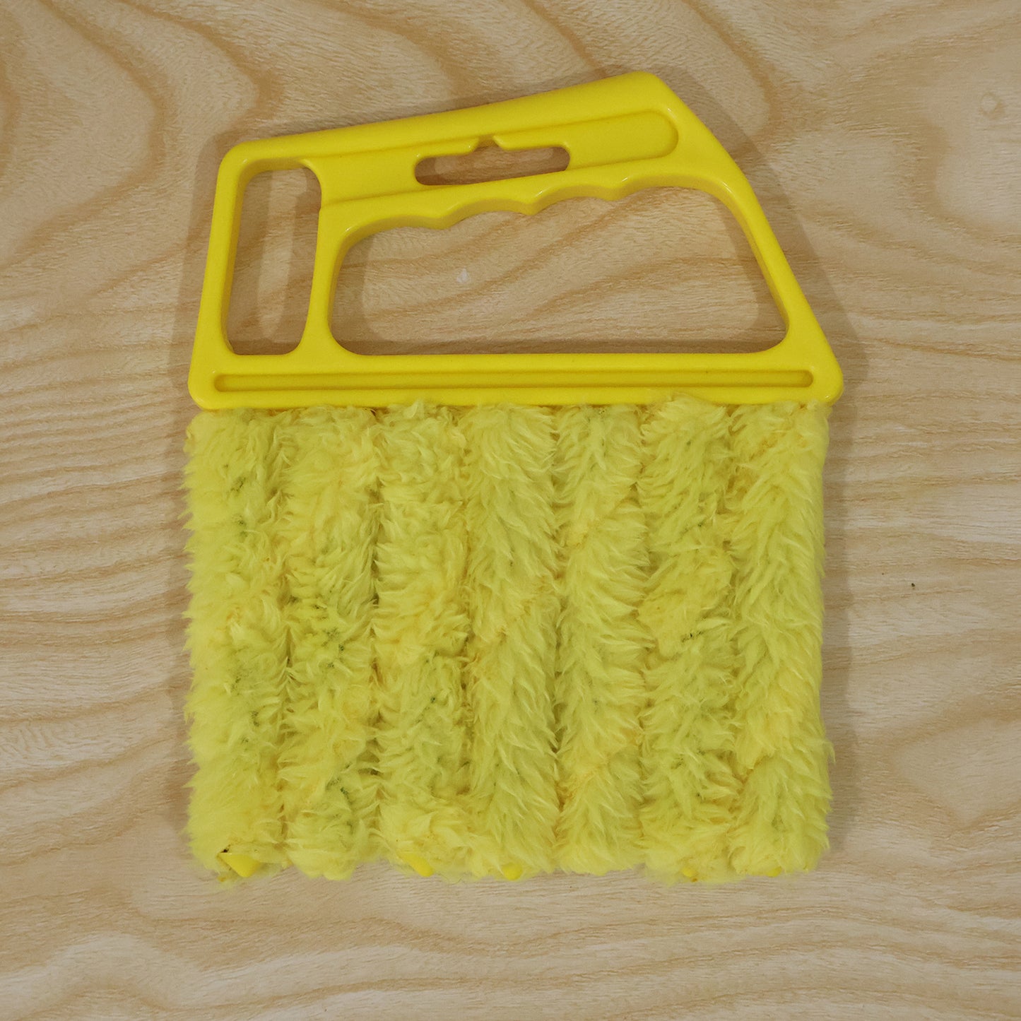 Microfiber Blind Cleaner Duster Brush for Window Blinds and AC Vents (1 Pc)