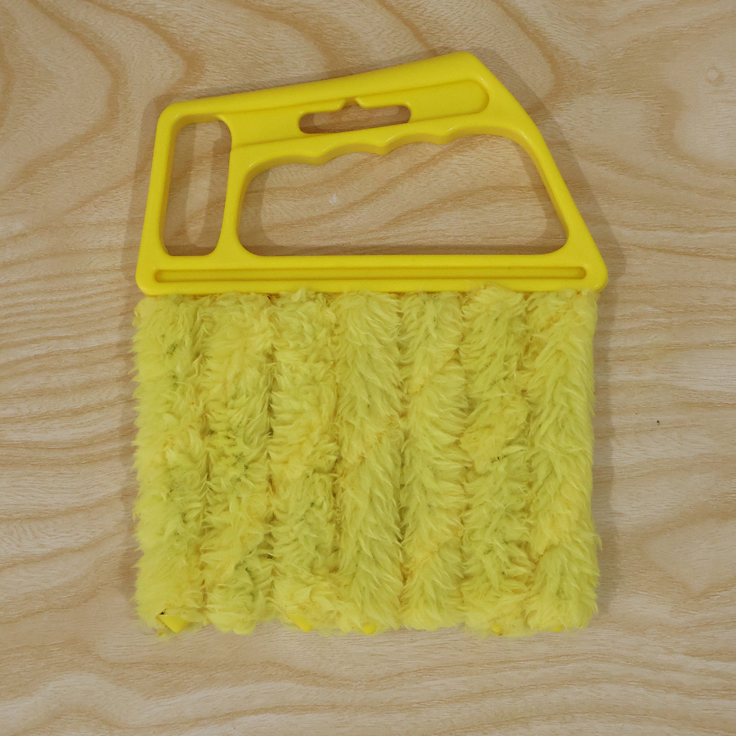 Microfiber Blind Cleaner Duster Brush for Window Blinds and AC Vents (1 Pc)