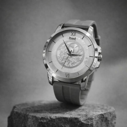 Luxury Style Analog Wrist Watch with Roman Dial & Classic Strap Design