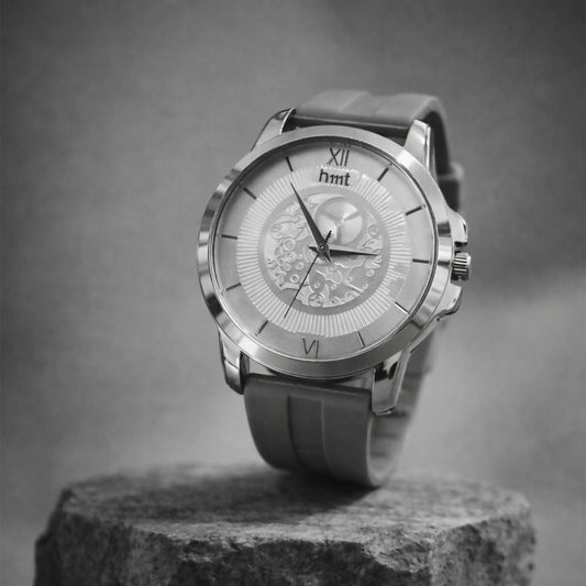 Luxury Style Analog Wrist Watch with Roman Dial & Classic Strap Design