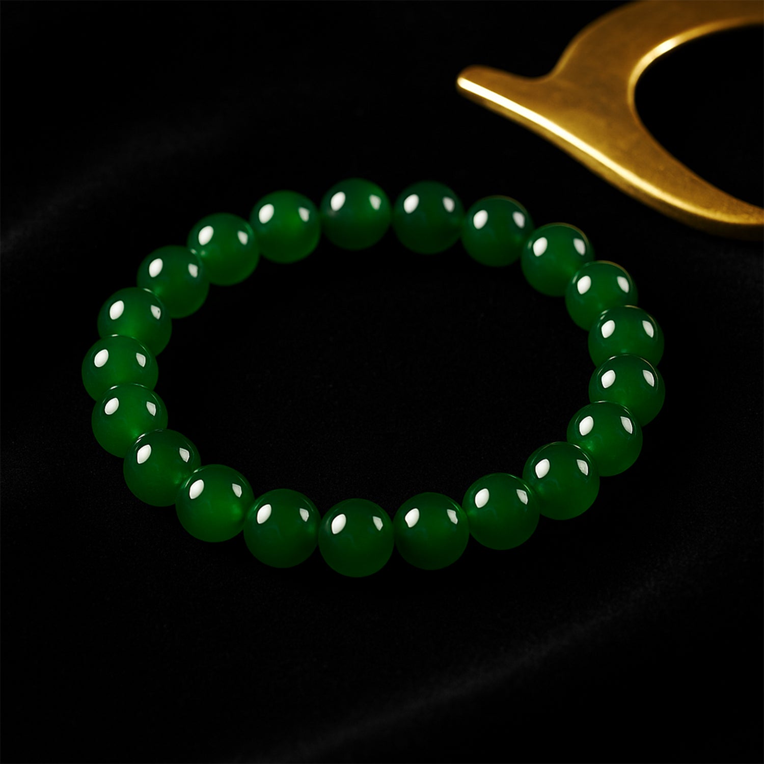 Elegent Green Bead Bracelet With Air-Tight Display Box