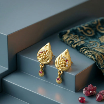 Stylish traditional geometric earrings in gold plating