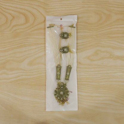 Complete necklace set with earrings arranged artistically