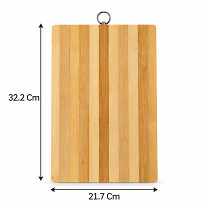 A bamboo cutting board displaying its dimensions: 32.2 cm length and 21.7 cm width.