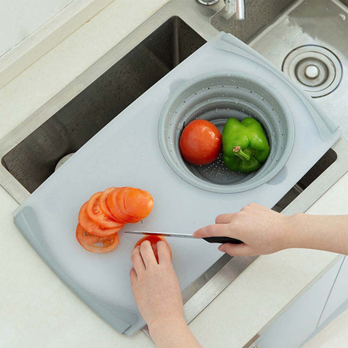 2 in 1 Over-Sink Cutting Board with Built-In Collapsible Strainer (50 x 28 Cm)