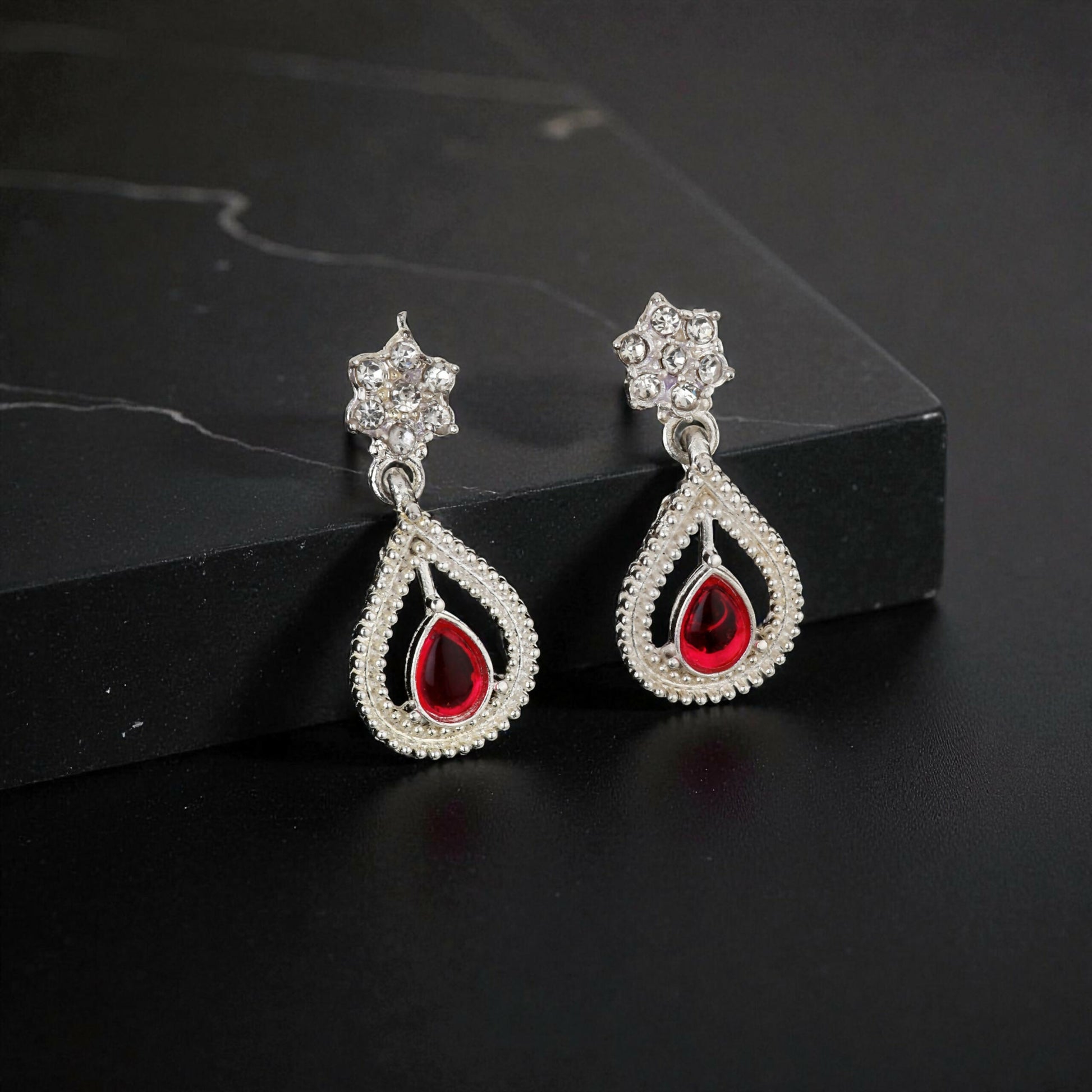 Rustic Oxidized Silver Emerald Scallop Choker Set