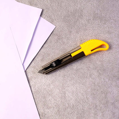 Heavy-Duty Stainless Steel Body Utility Cutter Knife (1 Pc / With 2 Extra Blade)