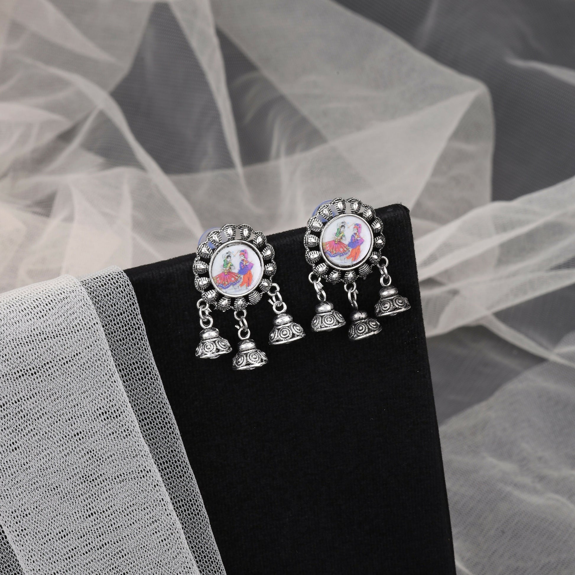 Bold Gold-Tone Black Stone Choker with Pearl Drops