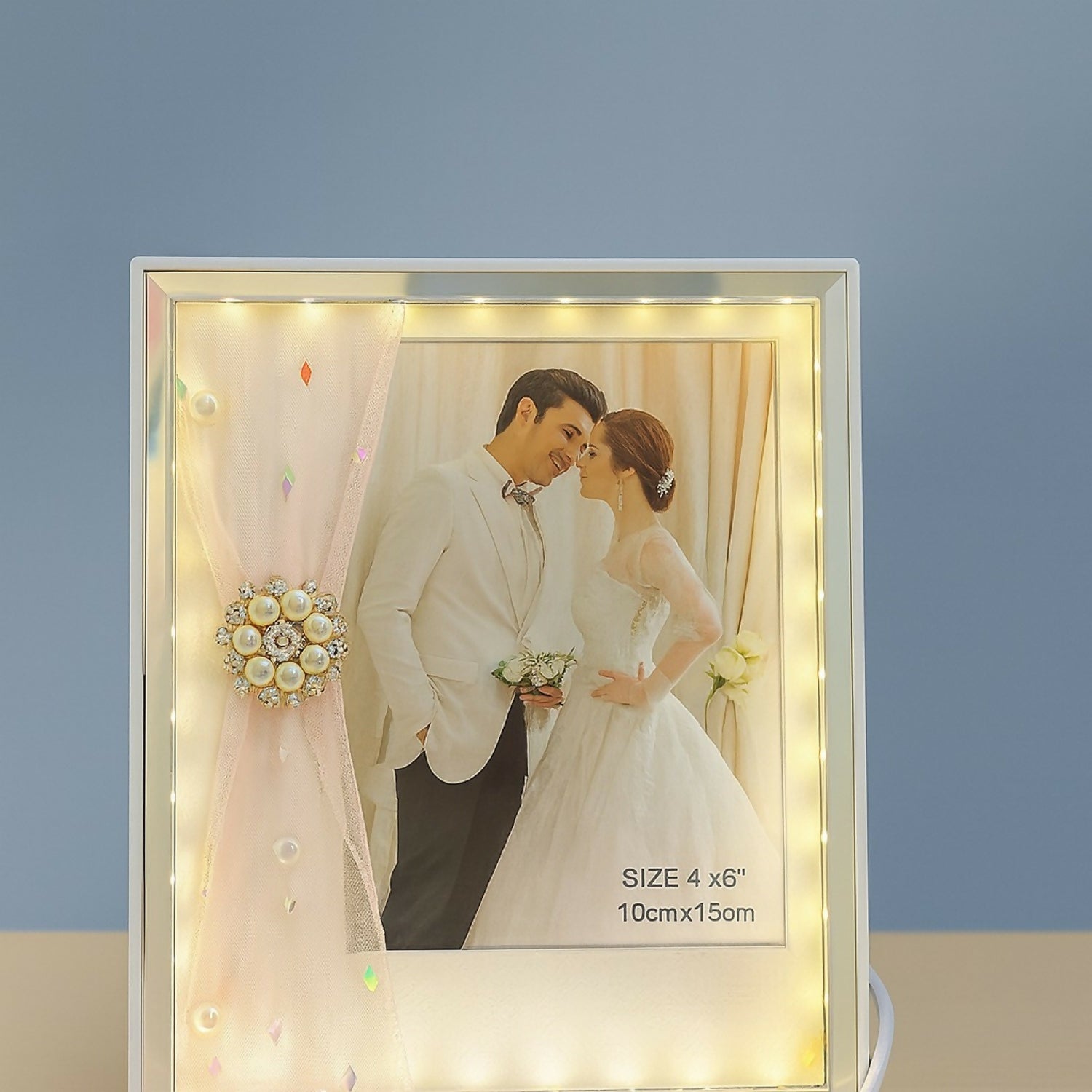 Luxury LED Light Photo Frame for Table Décor | 4x6 Inch USB Powered Decorative Photo Frame with Warm Fairy Lights, Pearls & Ribbon | Wedding Anniversary Gift, Bedroom Night Lamp Photo Frame, Home Decoration Showpiece