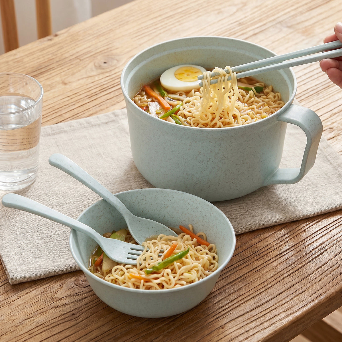 Lightweight wheat straw dinnerware set for outdoor camping and picnics