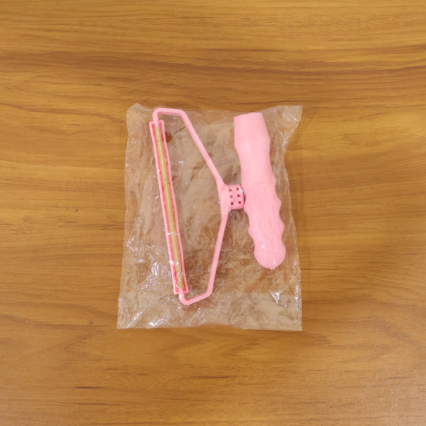 Live use of lint remover on fabric