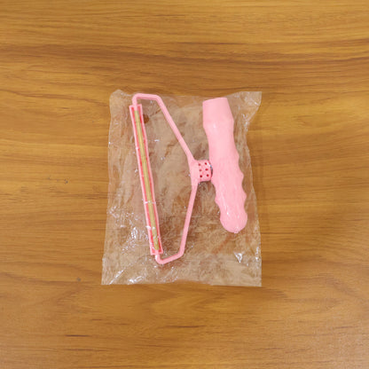 Live use of lint remover on fabric