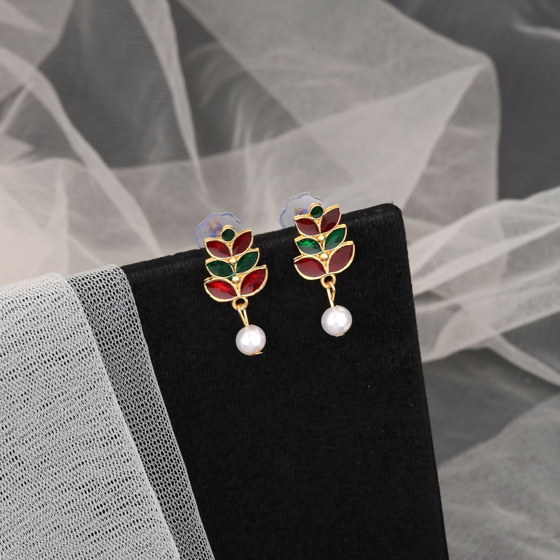 Elegant Gold-Tone Matte Leaf Motif Choker with Faux Pearls