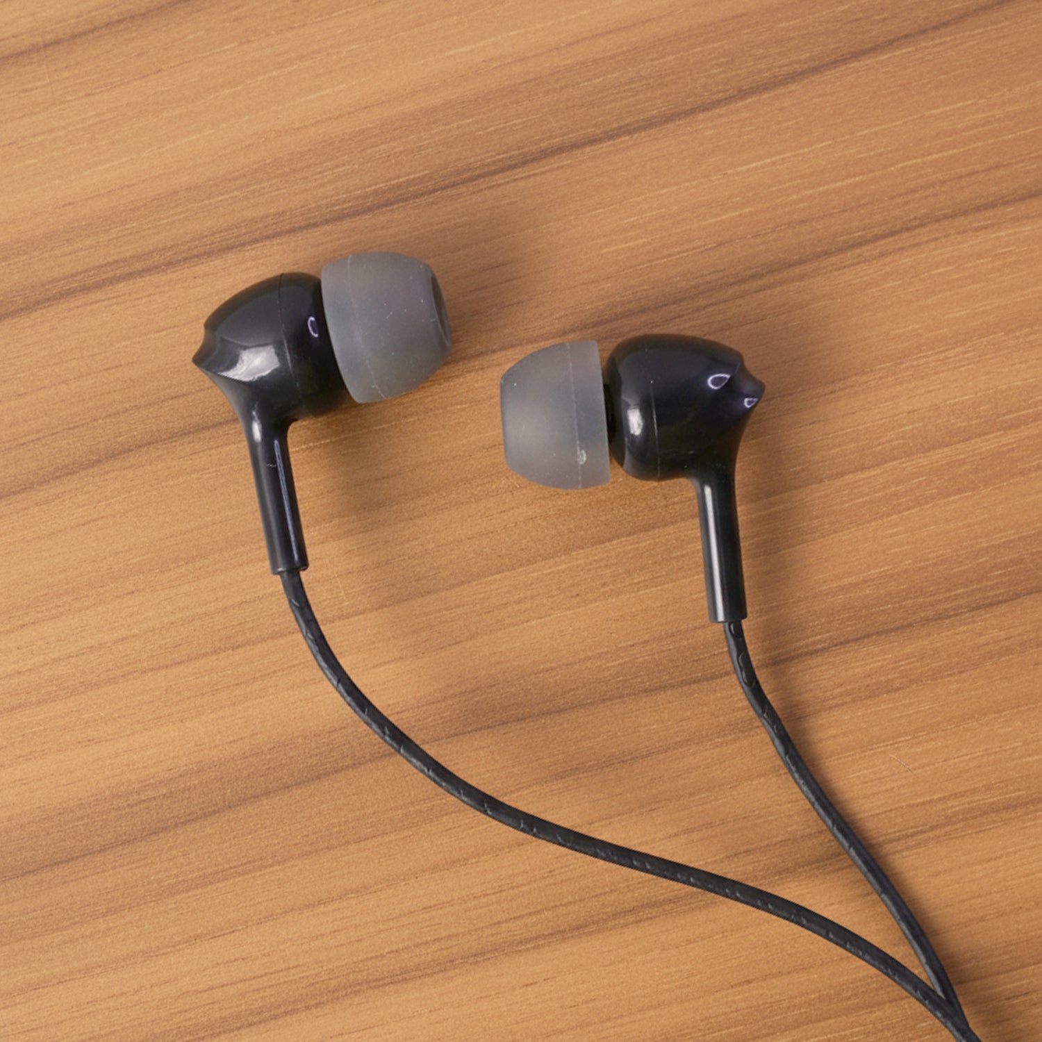 Wired earphones showing ergonomic ear tip