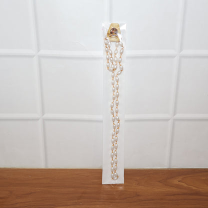 Elegant Pearl Beaded Necklace with Gold-Tone Link Detailing (1 Pc)