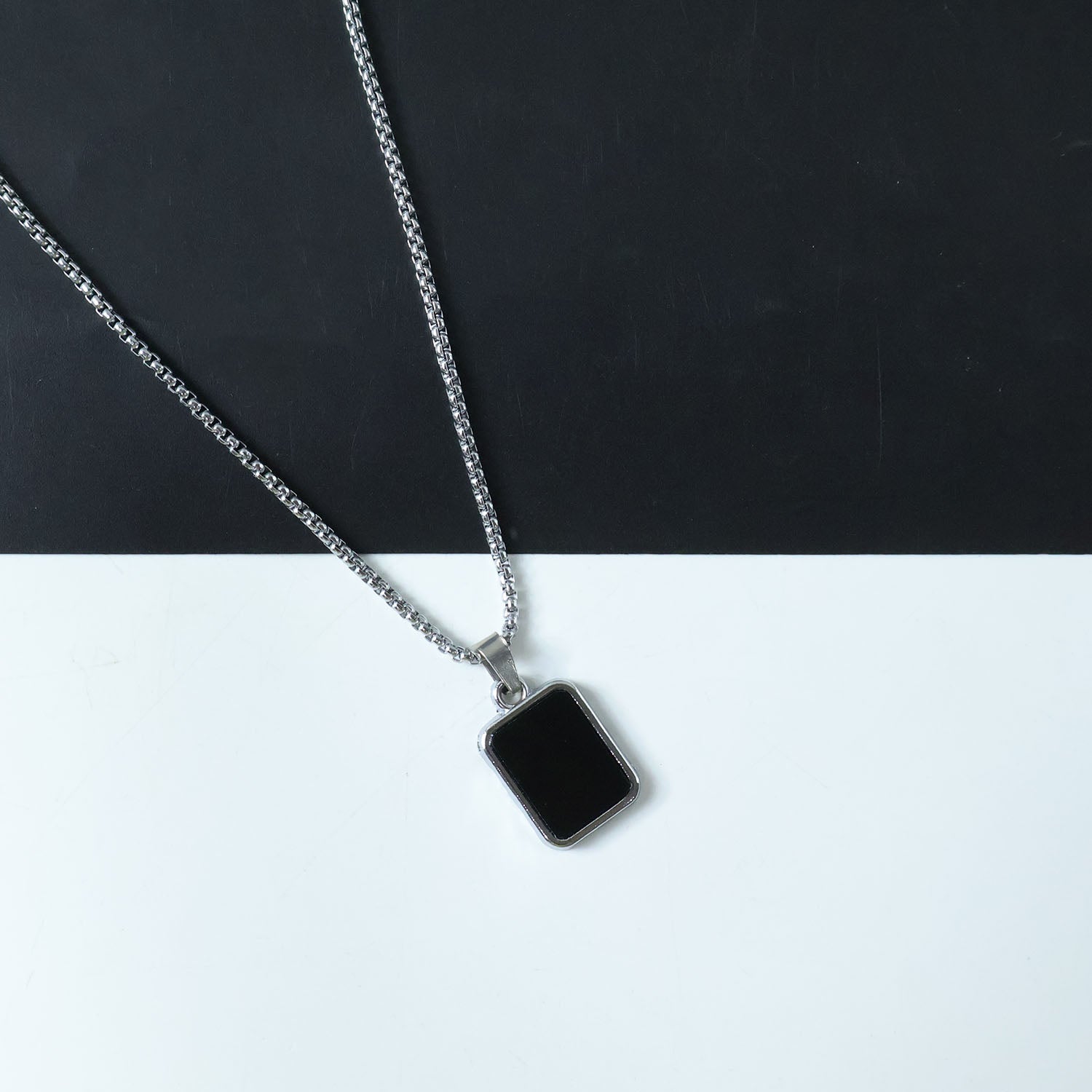 Premium men's pendant chain showcasing box chain links