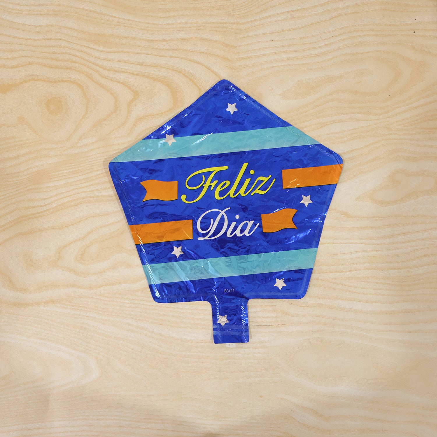 Blue star foil balloon in use