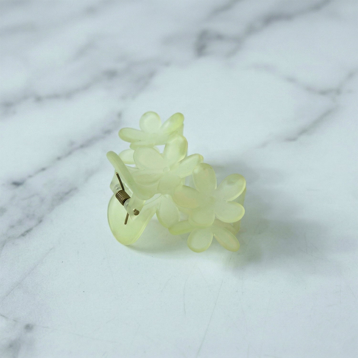Elegant Floral Design Hair Claw Clip for Women (1 Pc)