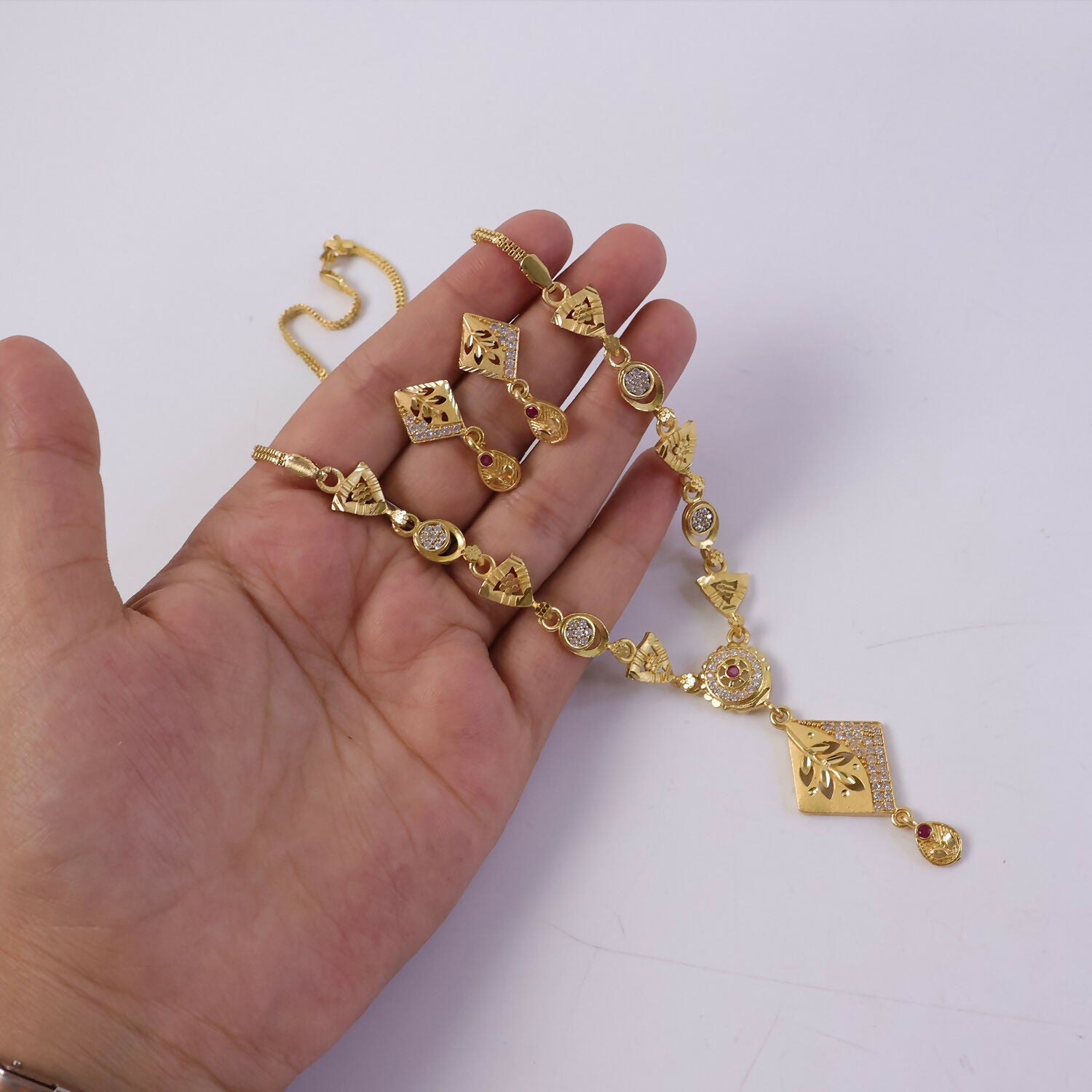 Traditional gold-plated necklace with matching earrings for women