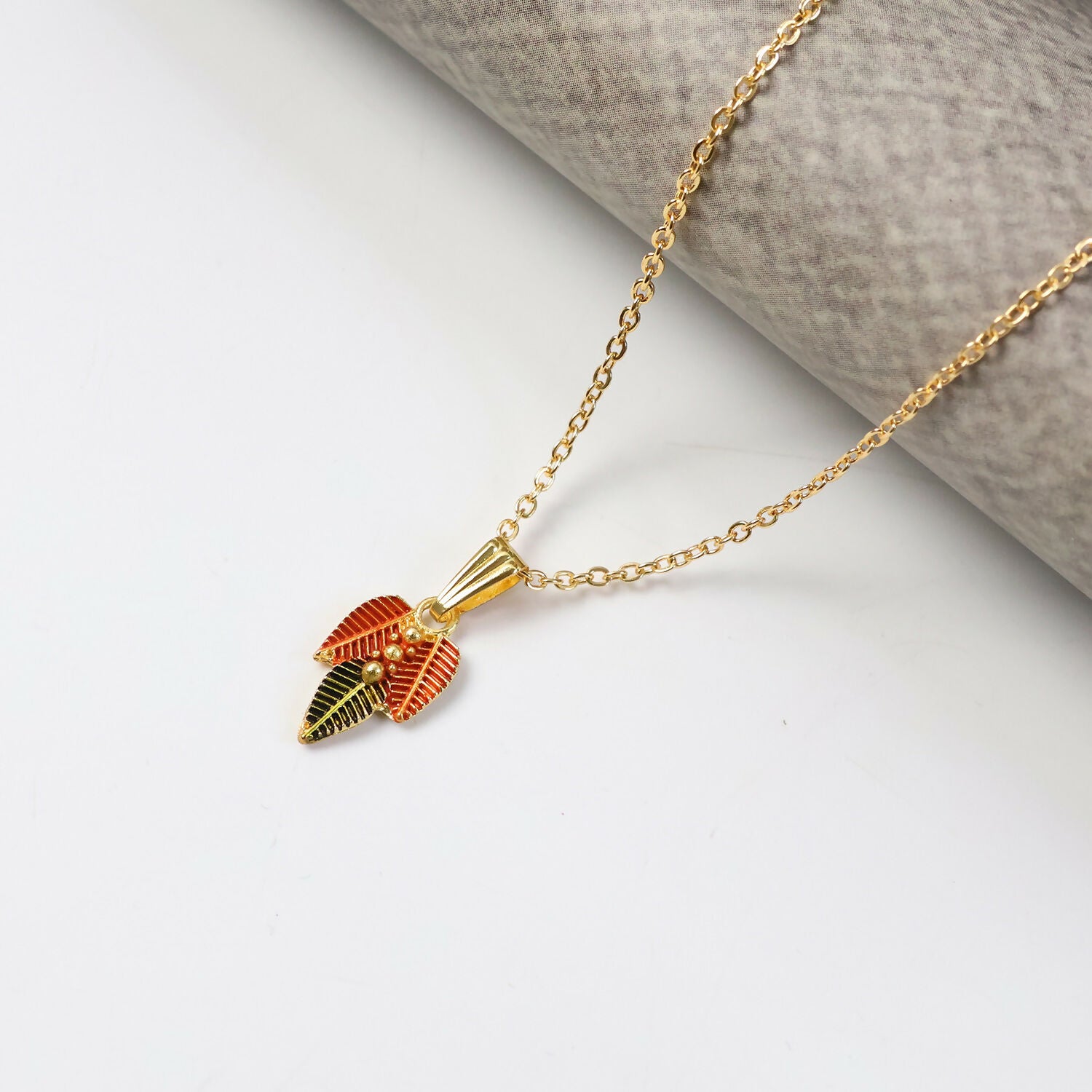 Traditional Leaf Design Pendant Necklace with Chain for Women