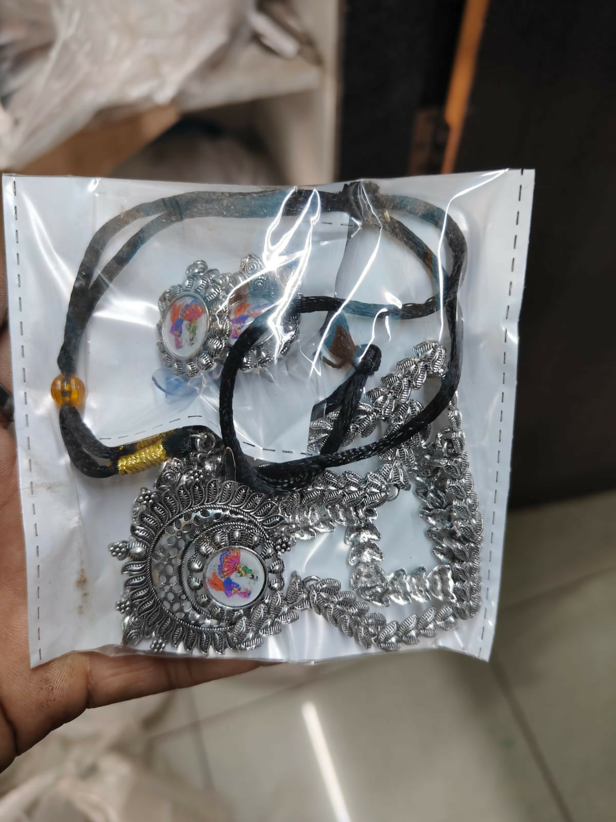 Bold Gold-Tone Black Stone Choker with Pearl Drops