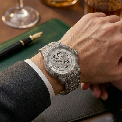 Luxury Designer Analog Wrist Watch with Engraved Metal Strap for Men