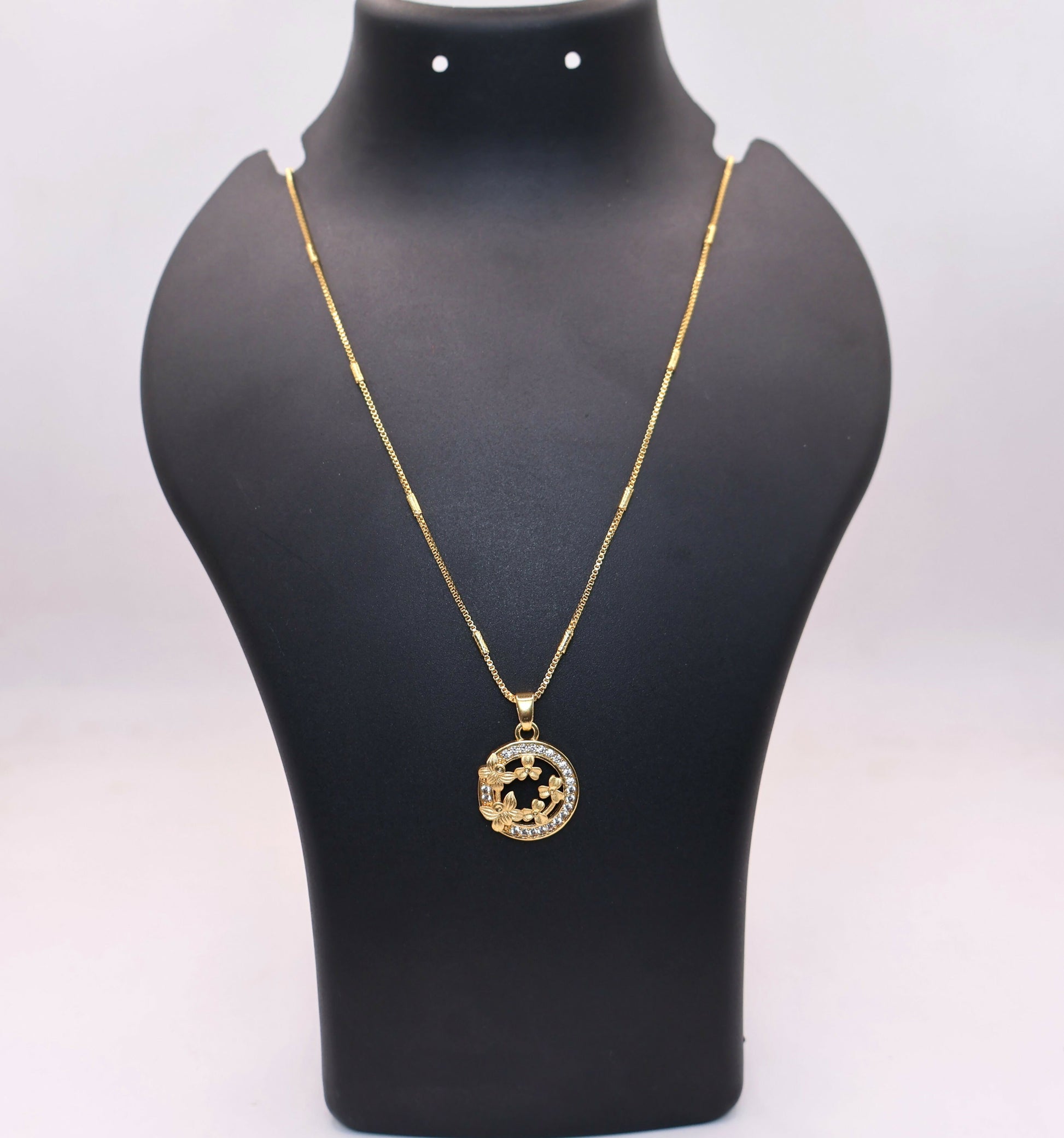 Gold-Plated AD Floral Circle Pendant Necklace For women and girls