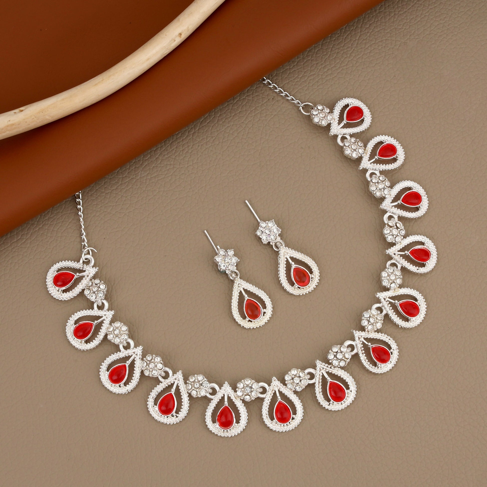 Rustic Oxidized Silver Emerald Scallop Choker Set