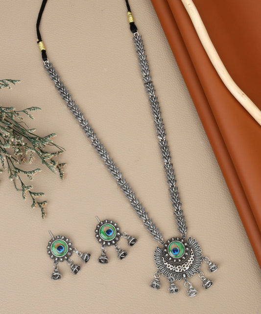 Bold Gold-Tone Black Stone Choker with Pearl Drops