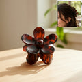 Flower Hair Clip – Elegant Plastic Claw for Secure Hold