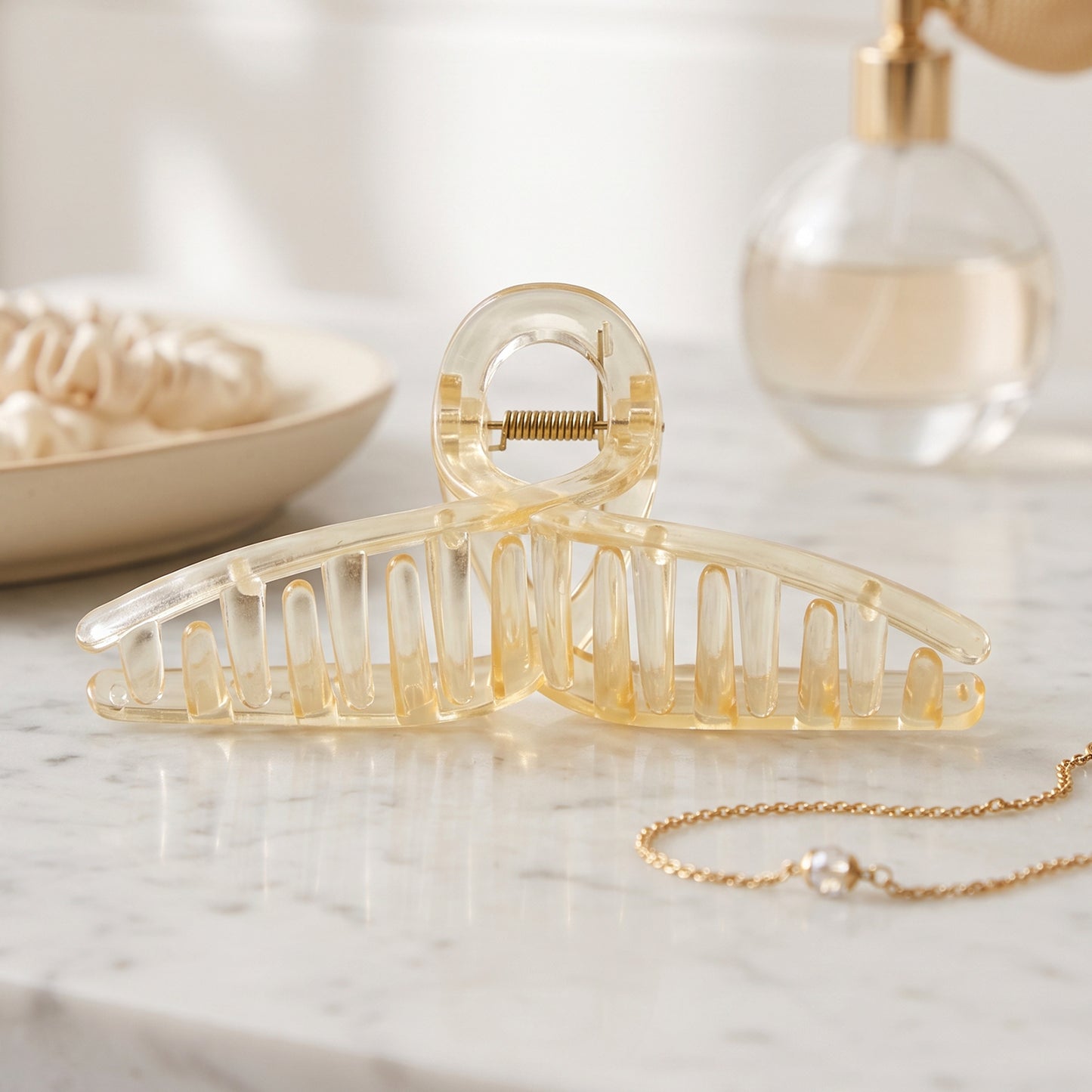Stylish Plastic Hair Clip Transparent Claw Clutcher for Women (1 Pc)