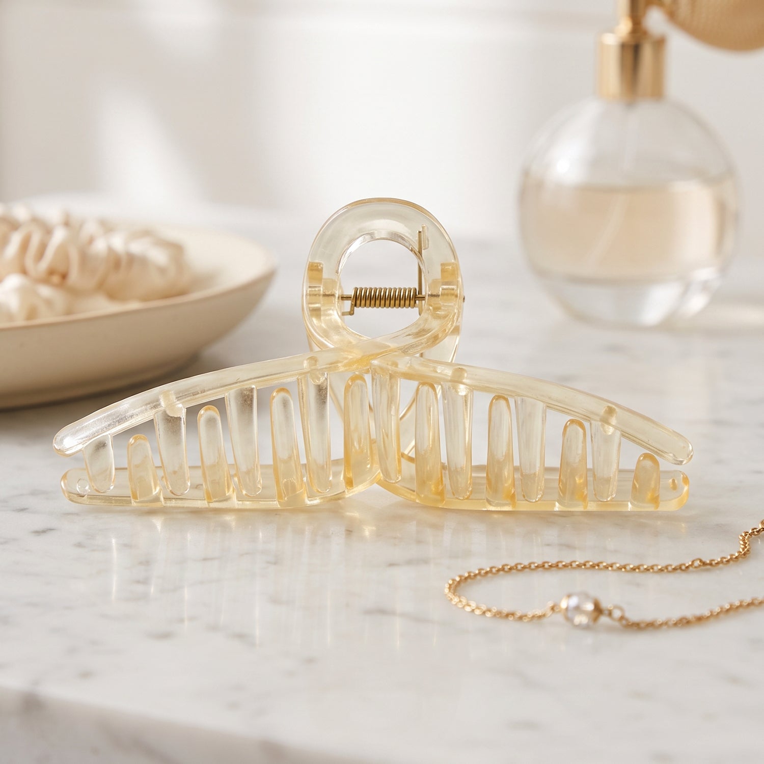 Stylish Plastic Hair Clip Transparent Claw Clutcher for Women (1 Pc)