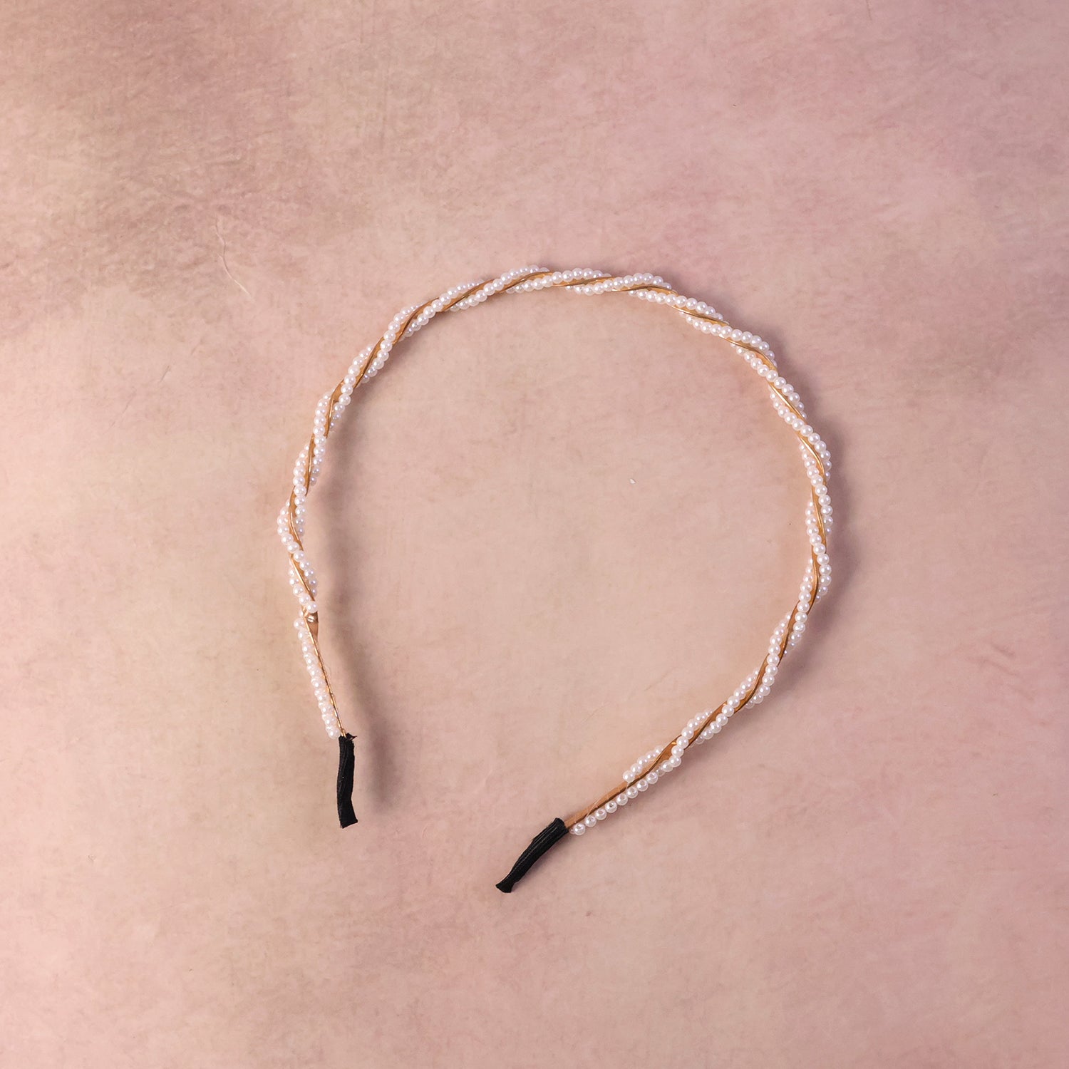 Pearl hairband with smooth finish