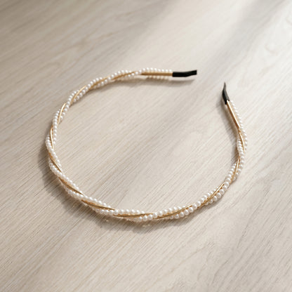 Elegant Pearl Design Hairband - Lightweight & Stylish (1 Pc)