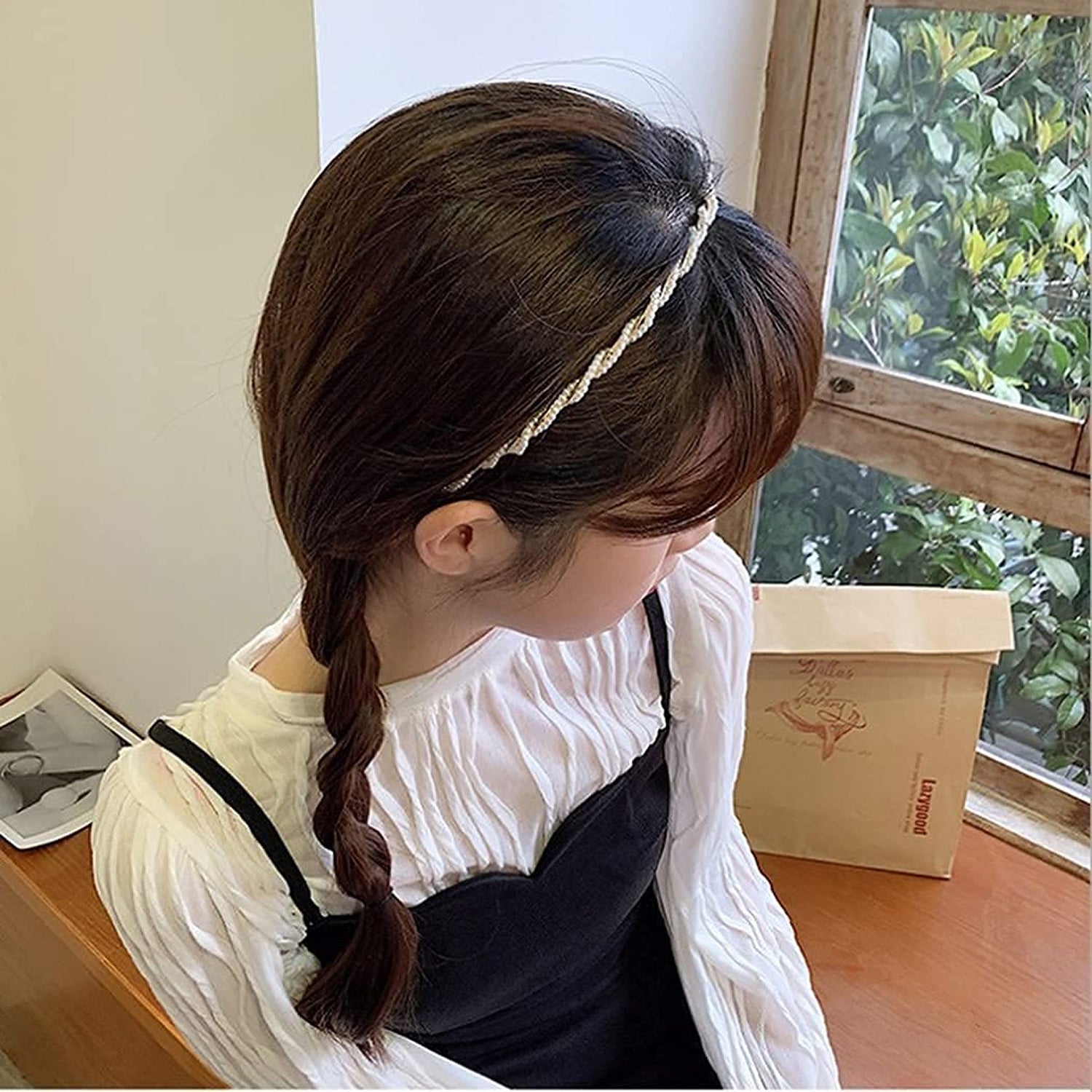 Flexible pearl headband for daily wear