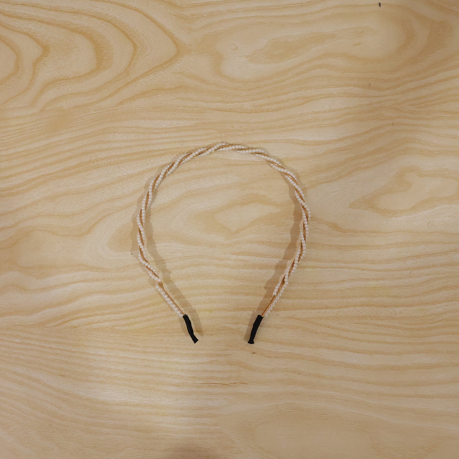 Elegant Pearl Design Hairband - Lightweight & Stylish (1 Pc)
